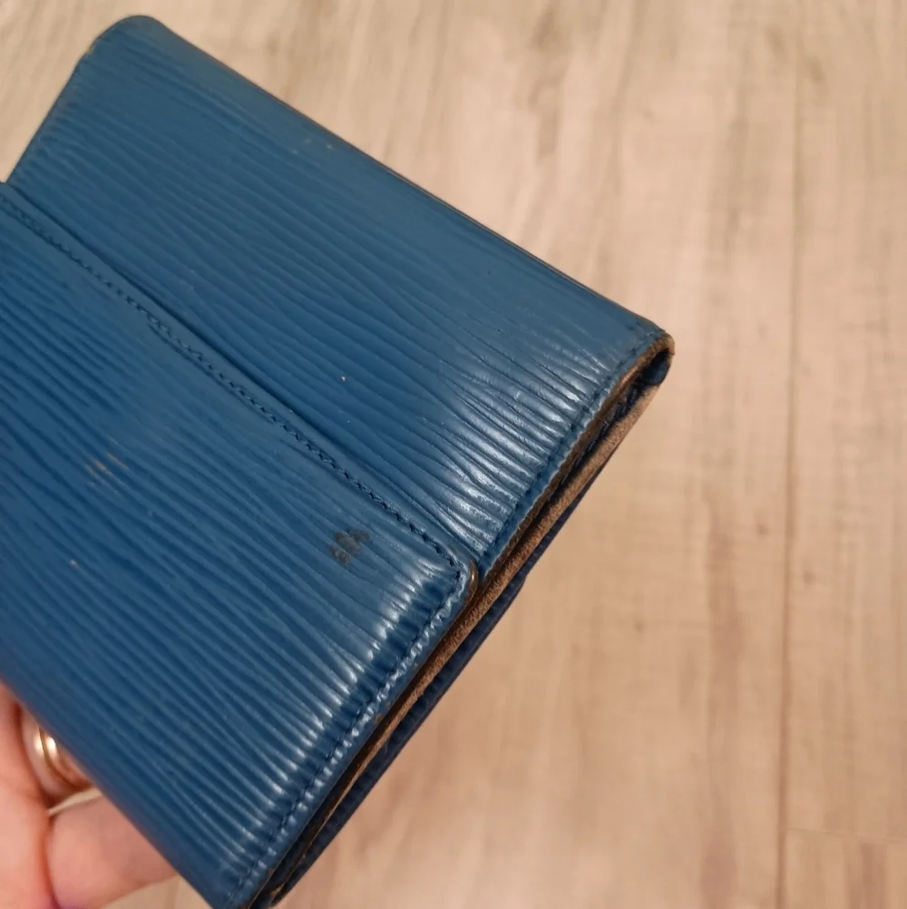 LOUIS VUITTON Elise Epi Leather Wallet Toledo Blue